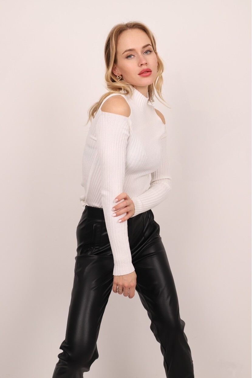 OMUZLARI CUT OUT TRİKO