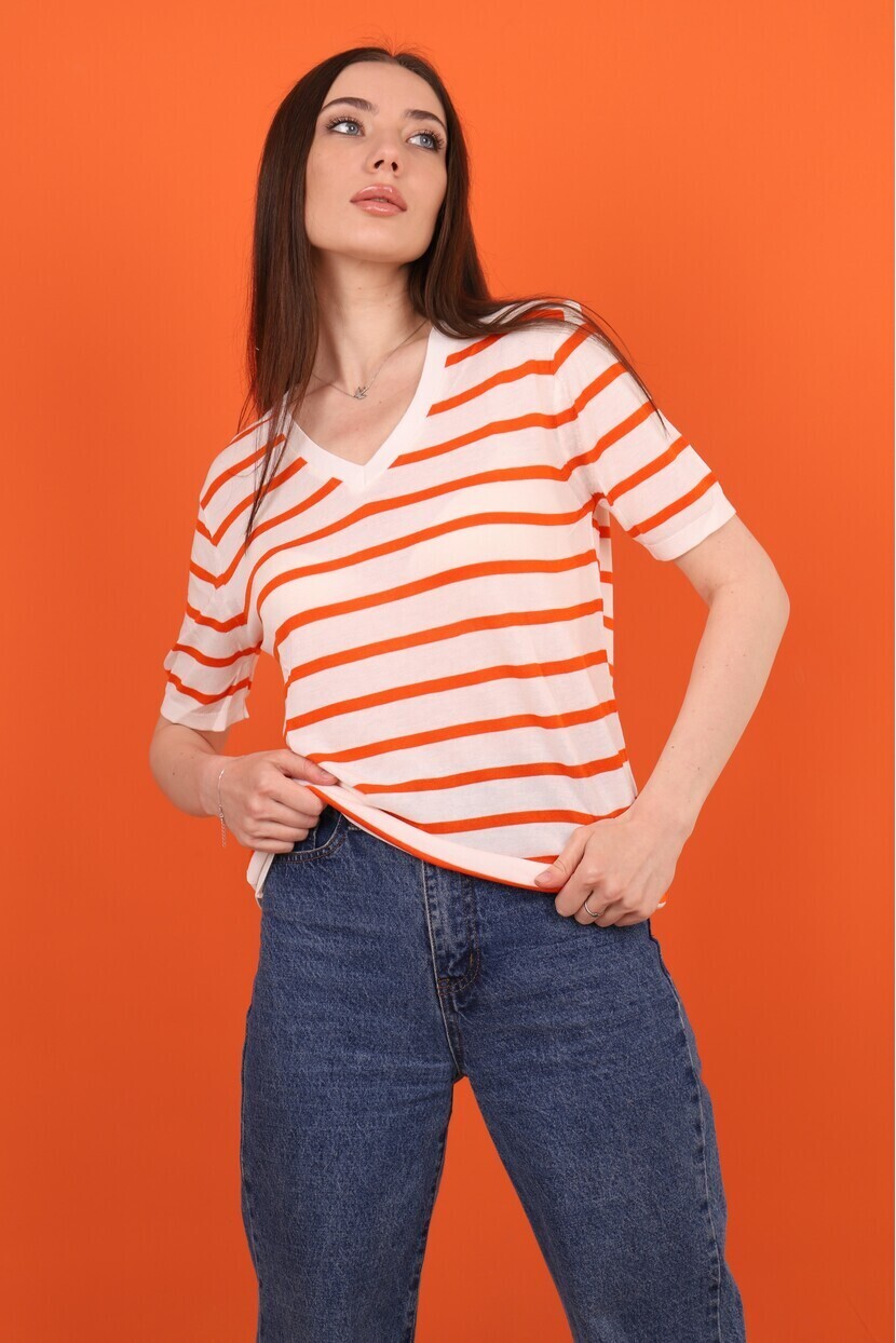 V Yaka Çizgili Triko