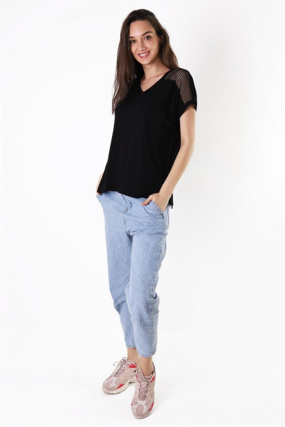 Omuz Detaylı Tişört