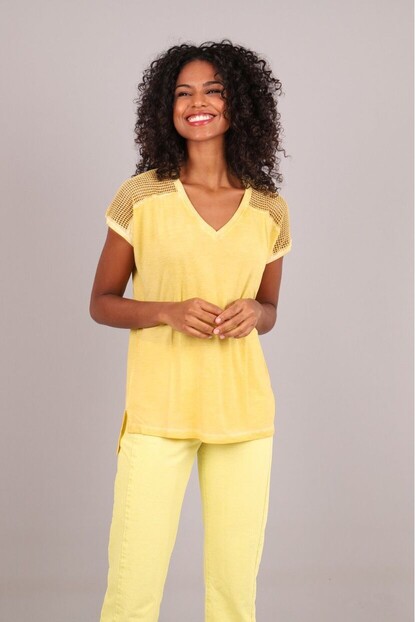 Omuz Detaylı Tişört