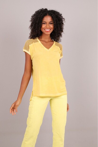 Omuz Detaylı Tişört