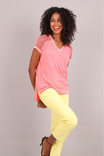 Omuz Detaylı Tişört