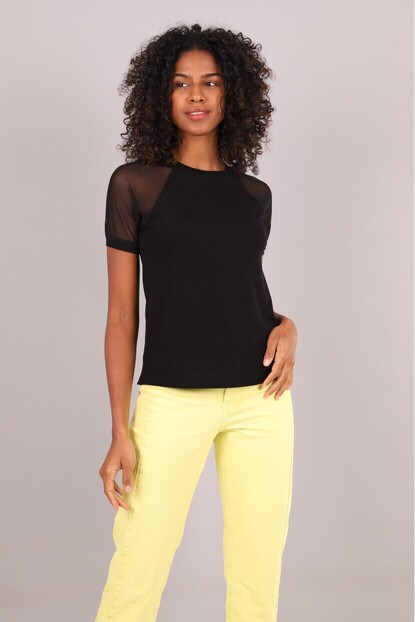 Omuz Tül Detaylı Triko