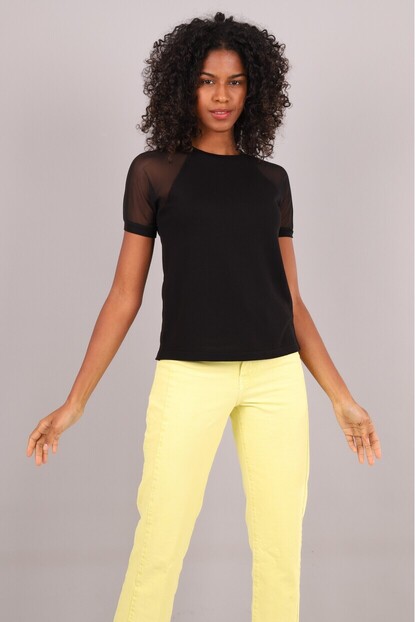 Omuz Tül Detaylı Triko