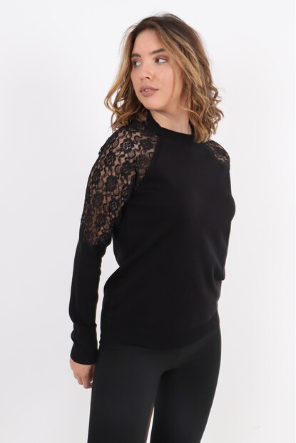 Lace shoulder detailed