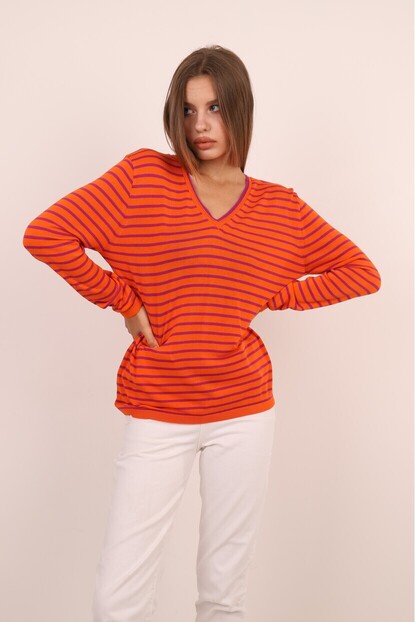 V Yaka Çizgili Triko