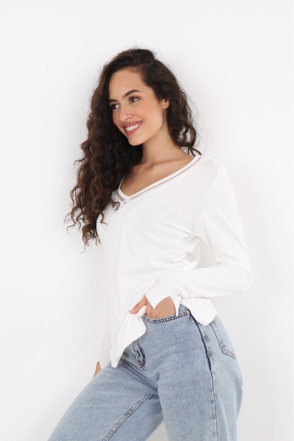 V Yaka Sim Detaylı Triko