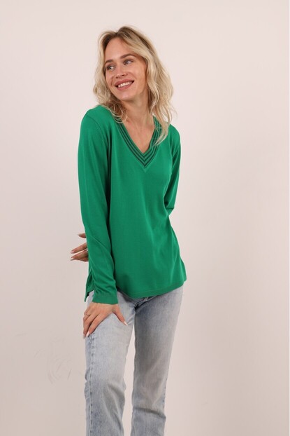 V Yaka Sim Detaylı Triko